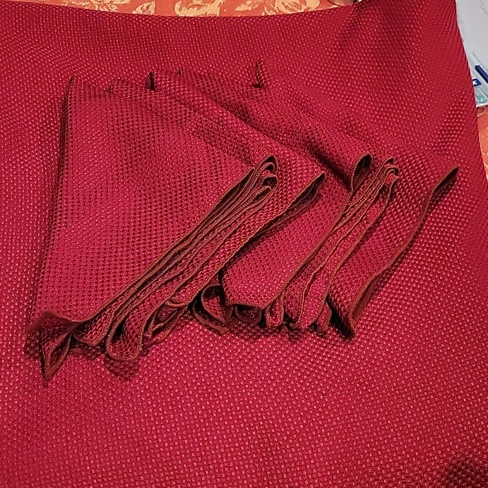 Vintage oval table cloth with napkins EUC